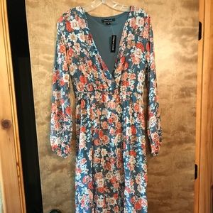 Maxi floral long sleeved dress.